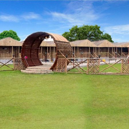 Gopika Resort Vrindāvan エクステリア 写真