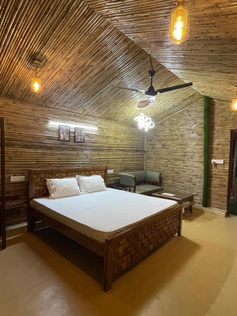 Gopika Resort Vrindāvan エクステリア 写真