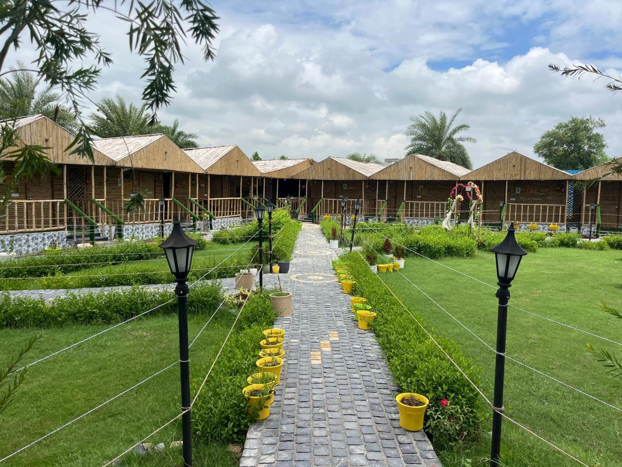 Gopika Resort Vrindāvan エクステリア 写真